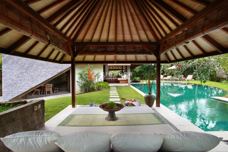Vila Dua Kamar Tidur yang Menakjubkan dengan taman di Umalas
