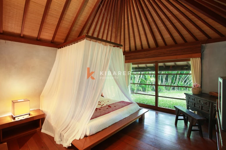 Vila Dua Kamar Tidur yang Menakjubkan dengan taman di Umalas
