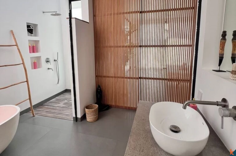 Spacious Luxury Three Bedroom Villa with Tropical Ambience in Pererenan