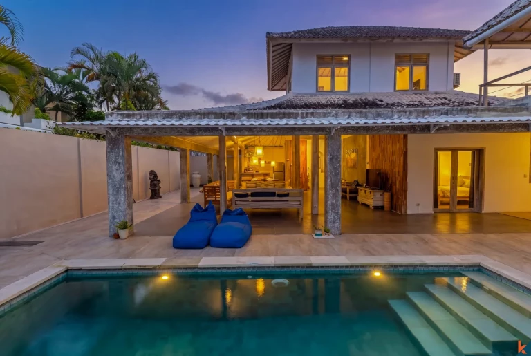 Charmante villa de trois chambres en location avec un excellent retour sur investissement à Seminyak