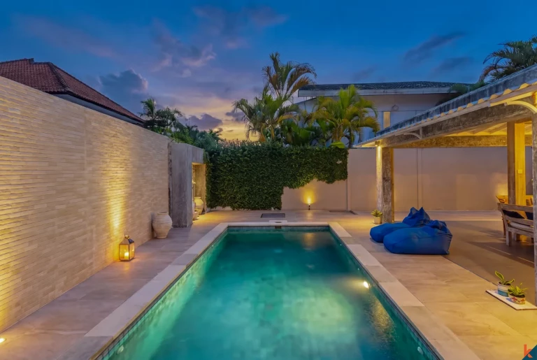 Charmante villa de trois chambres en location avec un excellent retour sur investissement à Seminyak