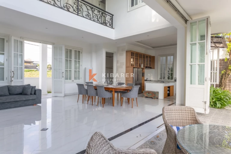 Élégante villa coloniale de quatre chambres au cœur de Berawa