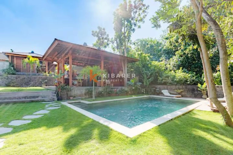 Collaboration Wood & Concrete Four-bedrooms Villa in Peaceful Tumbak Bayuh
