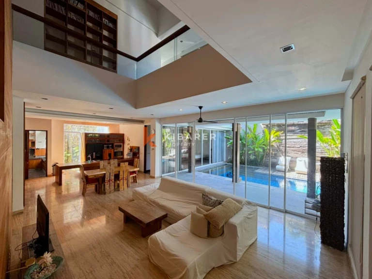 Villa Keluarga Indah dengan Tiga Kamar Tidur, Ruang Kantor & Kolam Renang Pribadi di Seminyak