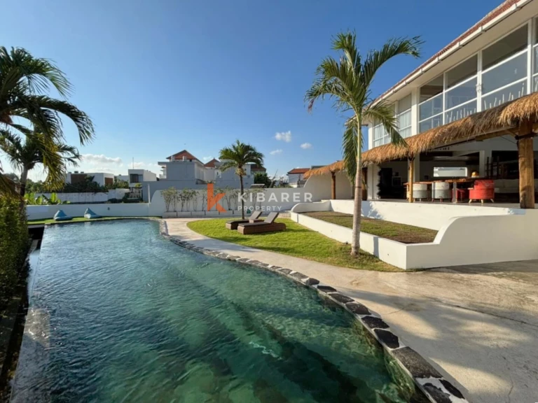 Beautiful Four Bedroom Villa with Paddy and River View in Canggu