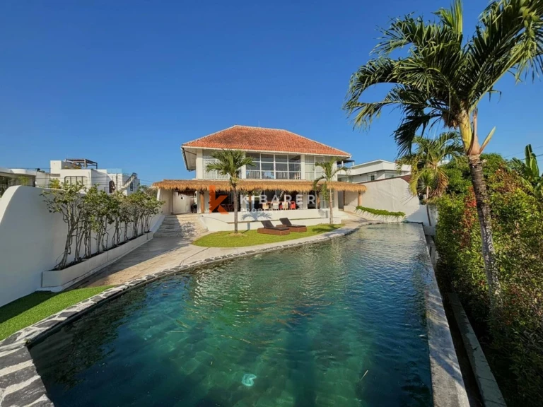 Beautiful Four Bedroom Villa with Paddy and River View in Canggu