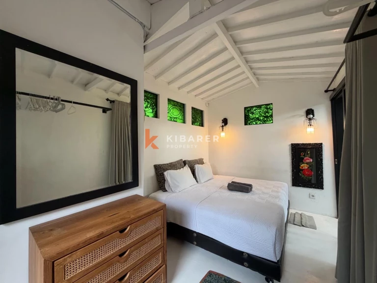Artictic Contemporer One-Bedroom Loft Plus Additional Room Situated in Berawa