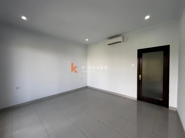 Spacious Four-Bedroom Unfurnished Open Living Kitchen with Private Pool in Padonan