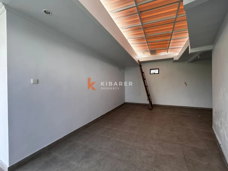 Spacious Four-Bedroom Unfurnished Open Living Kitchen with Private Pool in Padonan