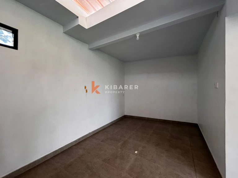 Spacious Four-Bedroom Unfurnished Open Living Kitchen with Private Pool in Padonan