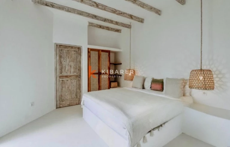 Villa méditerranéenne épurée de quatre chambres avec salon fermé à Umalas