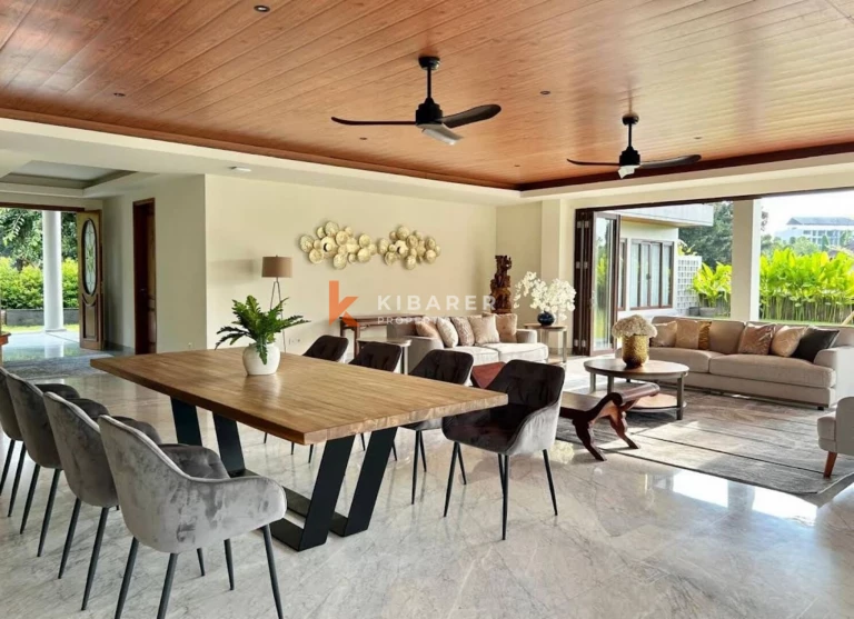 Vila Mewah Tujuh Kamar Tidur dengan Lift Pribadi, Rooftop, Pemandangan Lapangan Golf dan Laut di Pecatu