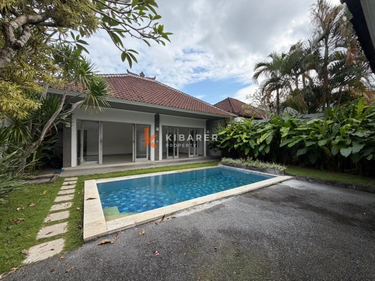 Vila Dua Kamar Tidur Tanpa Perabot di Lokasi Strategis Seminyak