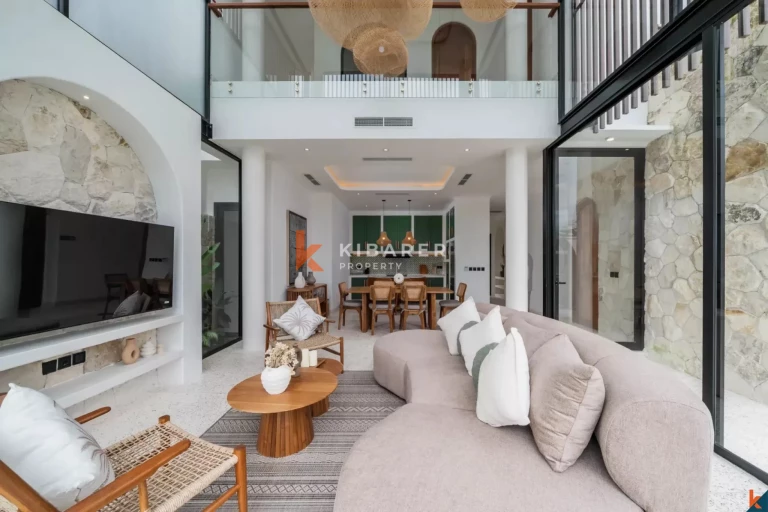 Villa Tiga Kamar Tidur Modern yang Menakjubkan dengan Daya Tarik Kontemporer di Tibubeneng