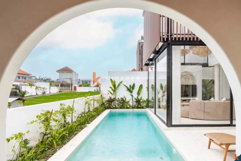 Villa Tiga Kamar Tidur Modern yang Menakjubkan dengan Daya Tarik Kontemporer di Tibubeneng