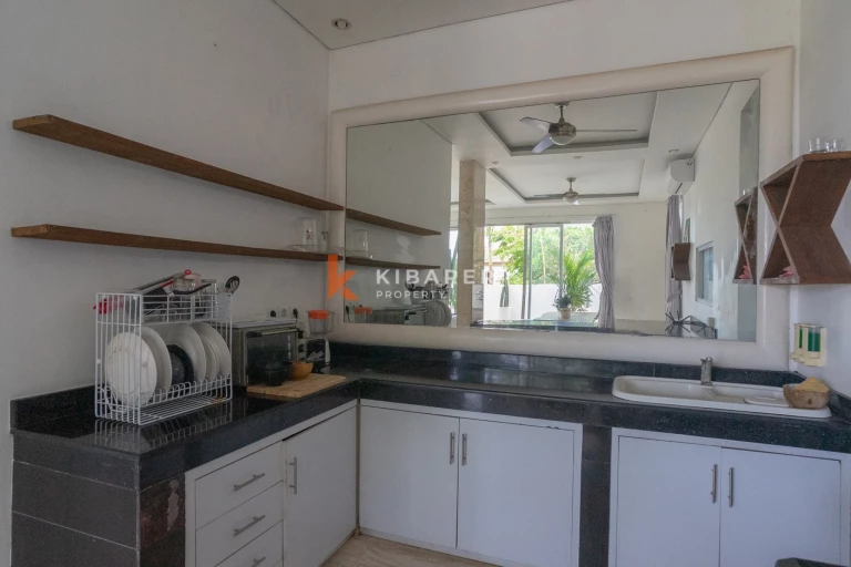 Villa Tiga Kamar Tidur dengan Ruang Keluarga Tertutup di Kompleks Villa di Area Pererenan yang Diinginkan