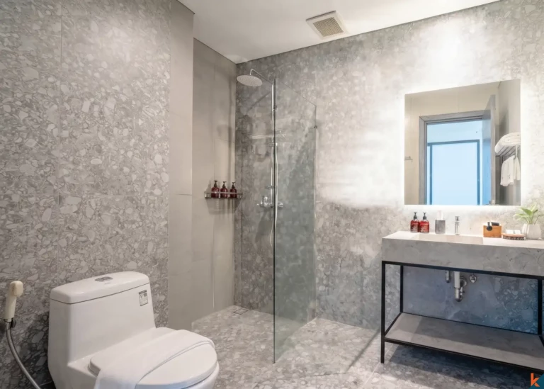 Leasehold One Bedroom Aparthotel Suite Close to Beach in Berawa