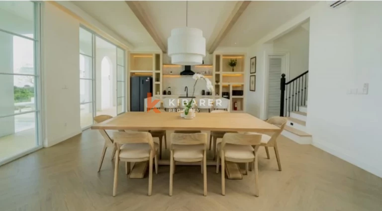 Modern Coastal Four Bedroom Villa with Rooftop and Ocean Panorama in Ungasan