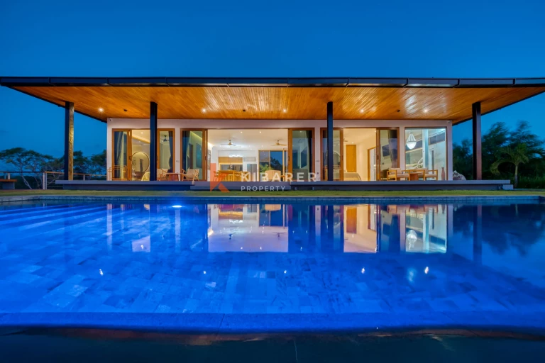 Elegant Cliffside Three-Bedroom Villa with Panoramic Ocean Views in Prime Uluwatu
