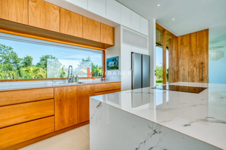 Elegant Cliffside Three-Bedroom Villa with Panoramic Ocean Views in Prime Uluwatu