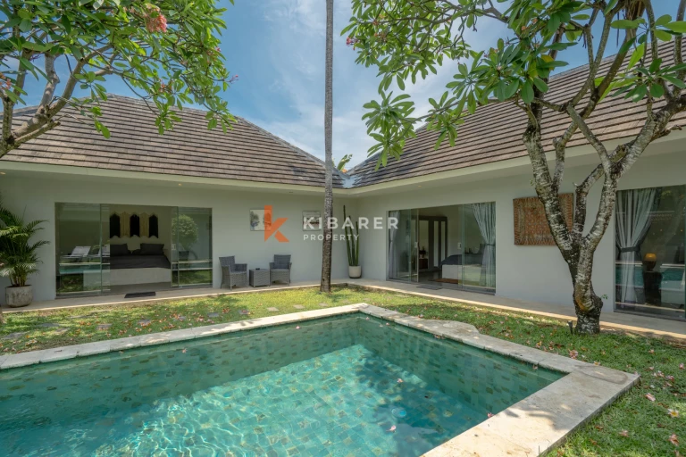 Cozy Three-Bedroom Tropical Open Living Villa with Garden and Pool in Seminyak