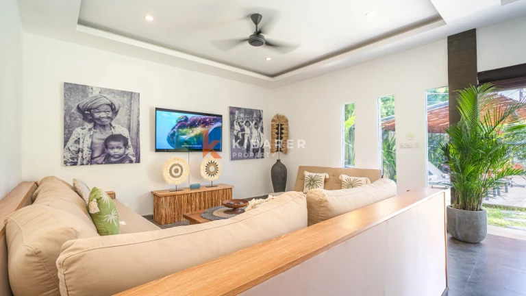 Cozy Three-Bedroom Tropical Open Living Villa with Garden and Pool in Seminyak