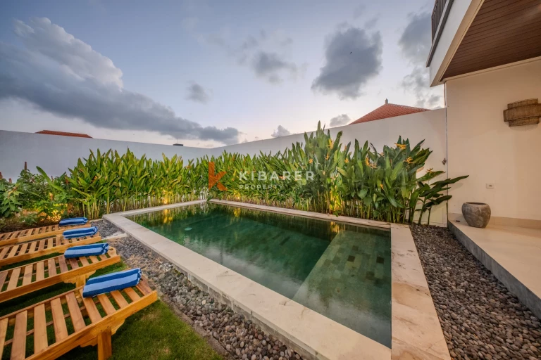 Charming Three-Bedroom Villa with Enclosed Living Situated in Seseh