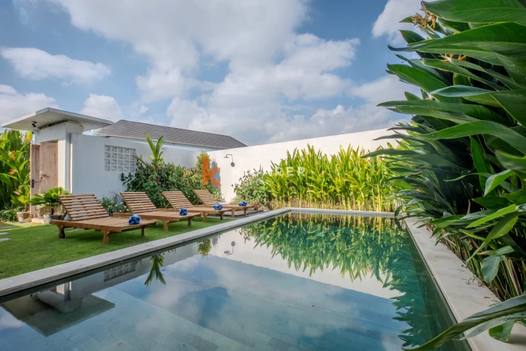 Charming Three-Bedroom Villa with Enclosed Living Situated in Seseh