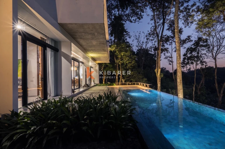 Villa Tropis Modern Empat Kamar Tidur di Tabanan dengan Pemandangan Lembah yang Tenang
