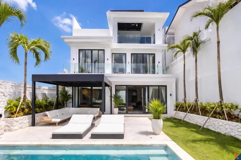 Modern Three Bedroom Villa for Lease with Panoramic Ocean Views in Bingin