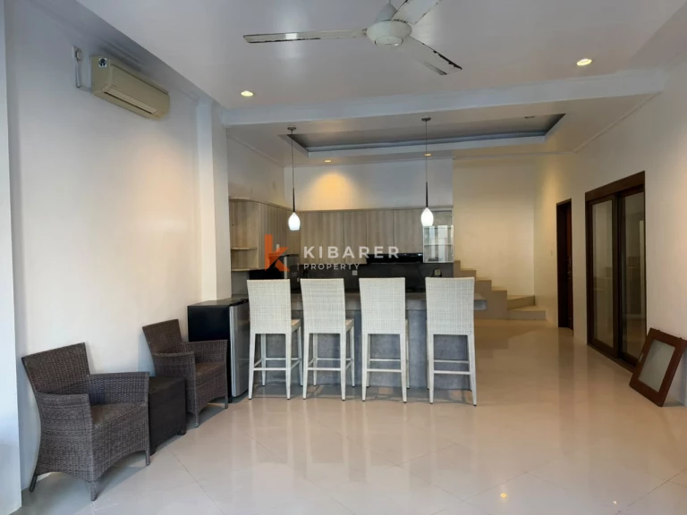 Villa traditionnelle de trois chambres au charme intemporel à Seminyak