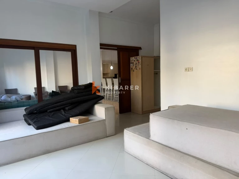 Villa traditionnelle de trois chambres au charme intemporel à Seminyak