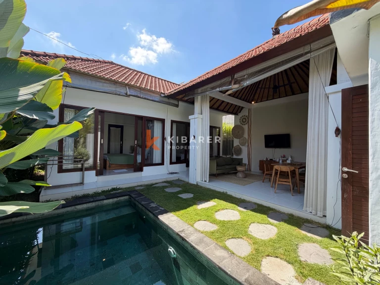 Vila Modern Nyaman dengan Dua Kamar Tidur dan Ruang Tamu Terbuka di Lokasi Strategis Pererenan