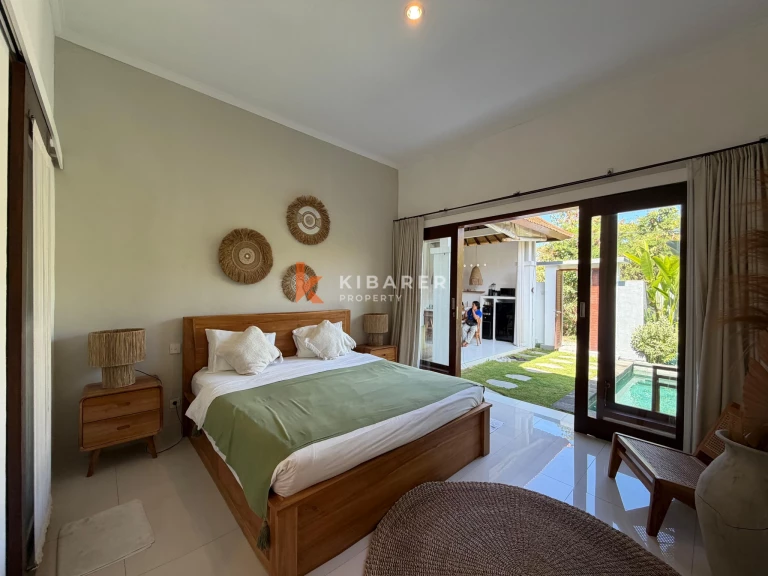 Vila Modern Nyaman dengan Dua Kamar Tidur dan Ruang Tamu Terbuka di Lokasi Strategis Pererenan