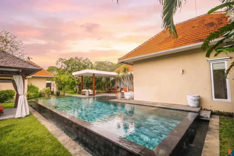 Spacieuse maison de quatre chambres en bail emphytéotique, à distance de marche de la plage de Sanur