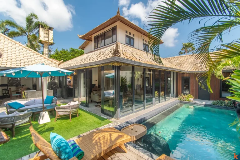 Properti Tradisional Empat Kamar Tidur dengan Hak Sewa Jangka Panjang yang Langka di Pusat Seminyak