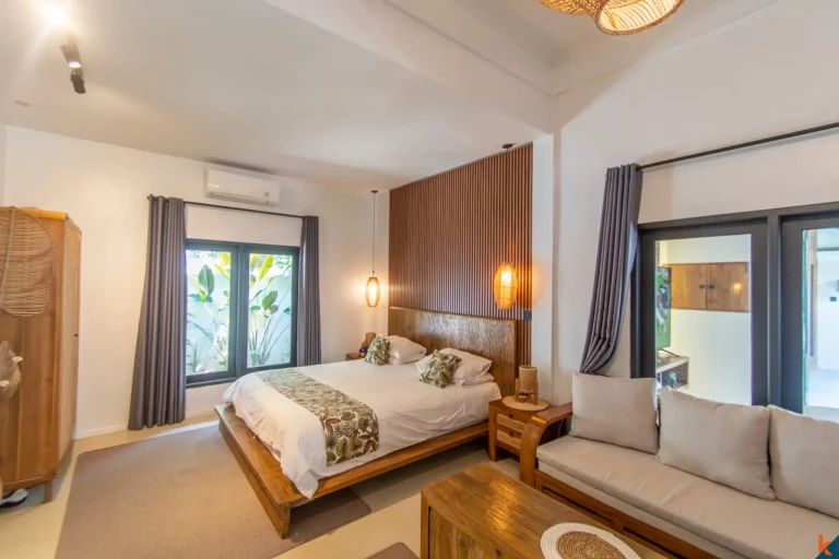 Properti Tradisional Empat Kamar Tidur dengan Hak Sewa Jangka Panjang yang Langka di Pusat Seminyak