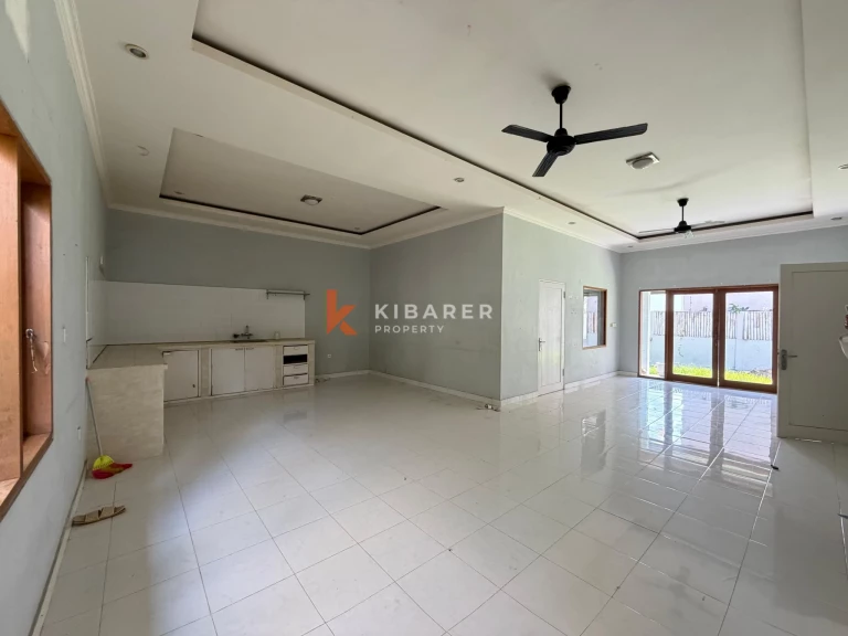 Vila Klasik Tiga Kamar Tidur Tanpa Perabot di Umalas