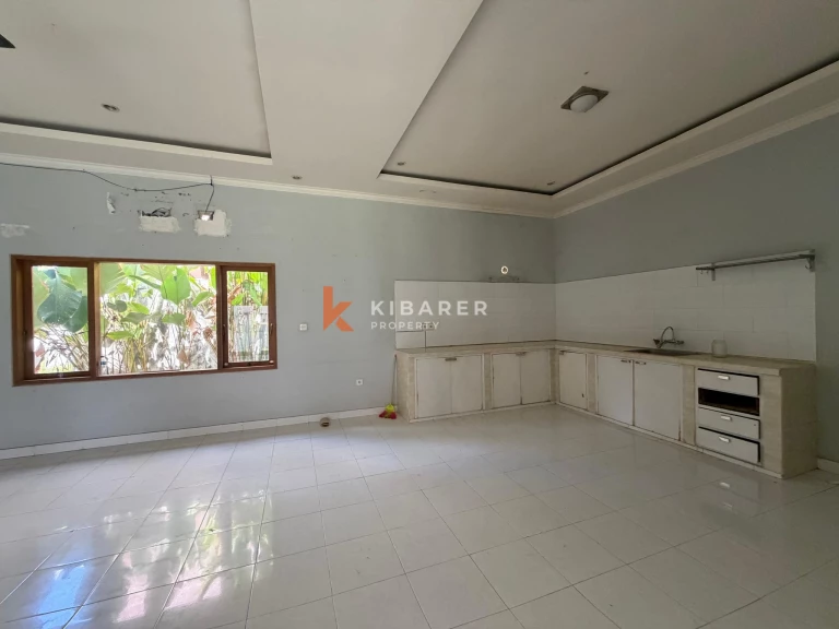 Vila Klasik Tiga Kamar Tidur Tanpa Perabot di Umalas