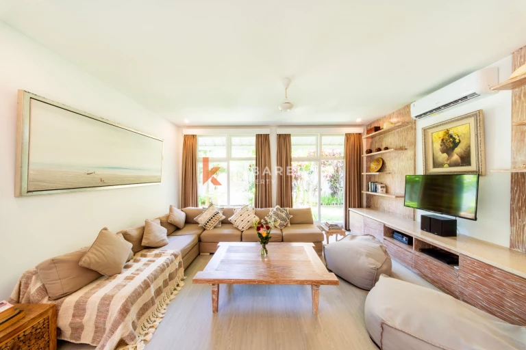 Elegant Four-Bedroom Tropical Villa with Private Pool and Lush Garden in Batu Belig