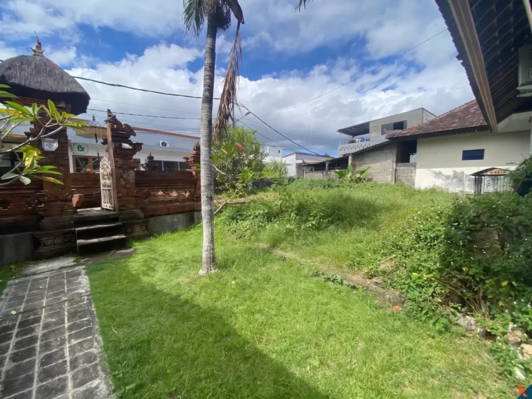 Rare terrain en pleine propriété dans le quartier central de Batu Bolong