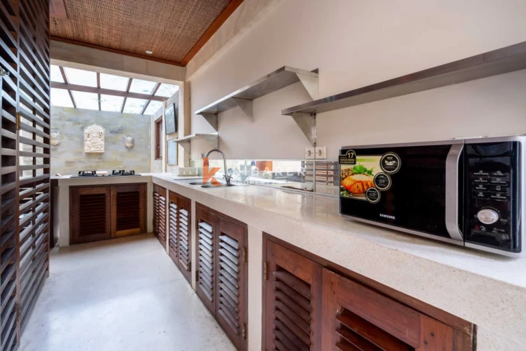 Elegant Tropical Sanctuary – Spacious Four Bedroom Villa in Ungasan
