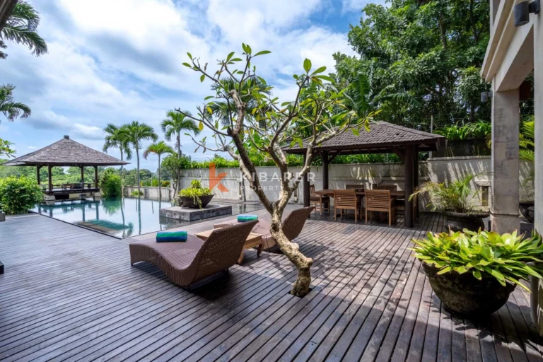 Elegant Tropical Sanctuary – Spacious Four Bedroom Villa in Ungasan