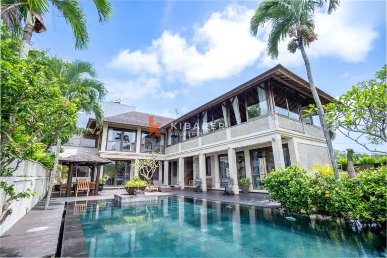 Elegant Tropical Sanctuary – Spacious Four Bedroom Villa in Ungasan