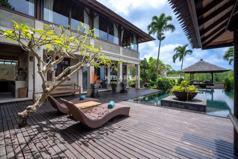 Elegant Tropical Sanctuary – Spacious Four Bedroom Villa in Ungasan