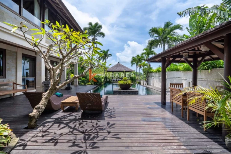 Elegant Tropical Sanctuary – Spacious Four Bedroom Villa in Ungasan