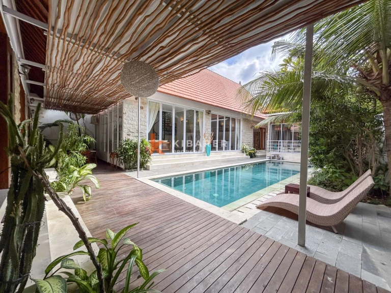 Elegant Four-Bedroom Tropical Pool Villa with Enclosed Living Spaces in UmalasElegant Four-Bedroom Tropical Pool Villa with Enclosed Living Spaces in Umalas