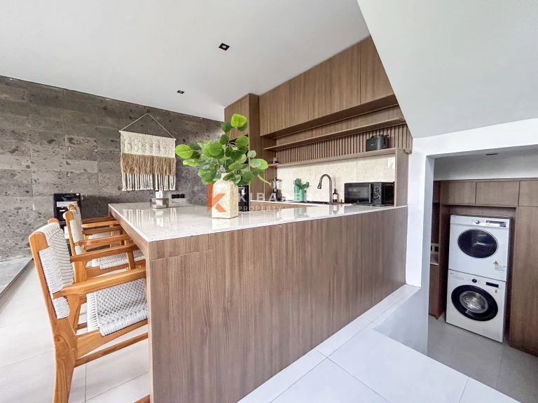 Modern Tropical Hideaway: Two-Bedroom Villa in Pererenan