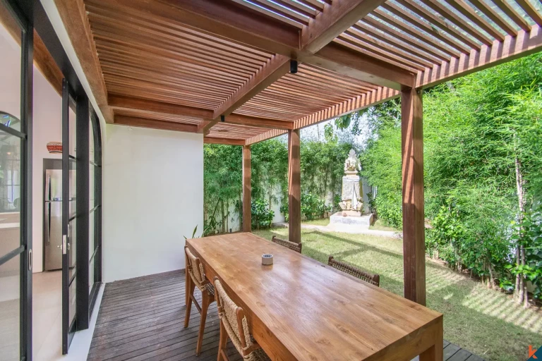 Properti menawan dengan tiga kamar tidur berstatus hak sewa dijual di Uluwatu