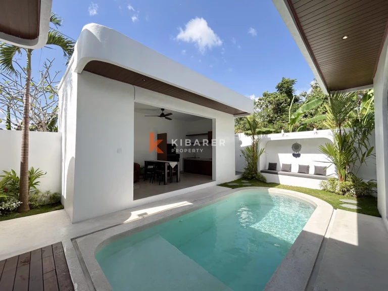 Villa Mediterania Modern Dua Kamar Tidur dengan Ruang Tamu Terbuka dan Kolam Renang Pribadi di Tanah Lot